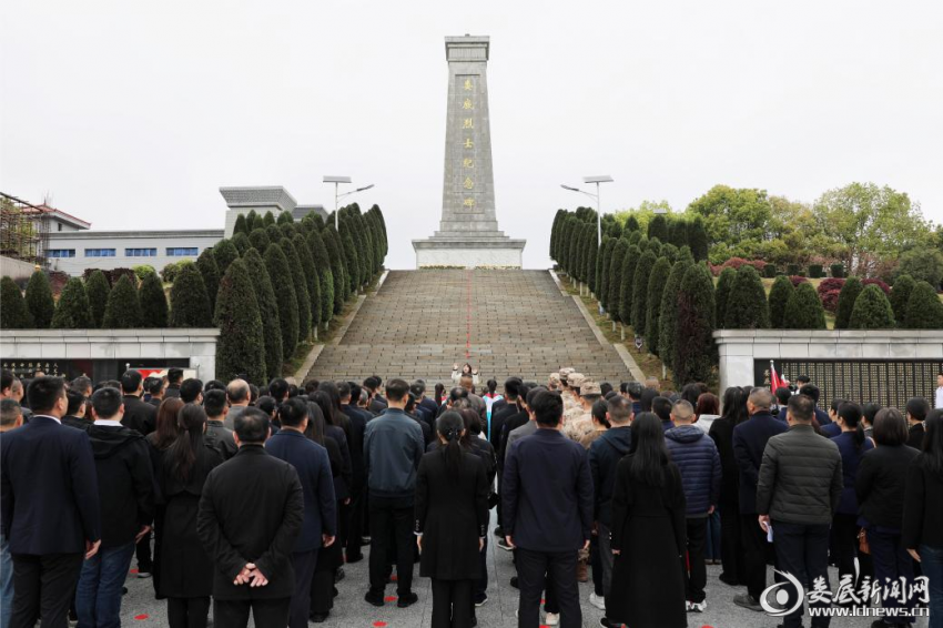 （娄底市退役军人事务局举行2026年清明祭英烈活动）
