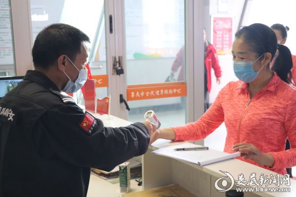 (3月23日起,娄底市体育馆(含附馆)、乒乓球馆、青训中心篮球馆等场馆逐步开放,市民需实名制登记、体温测量正常并佩戴口罩方可入馆)