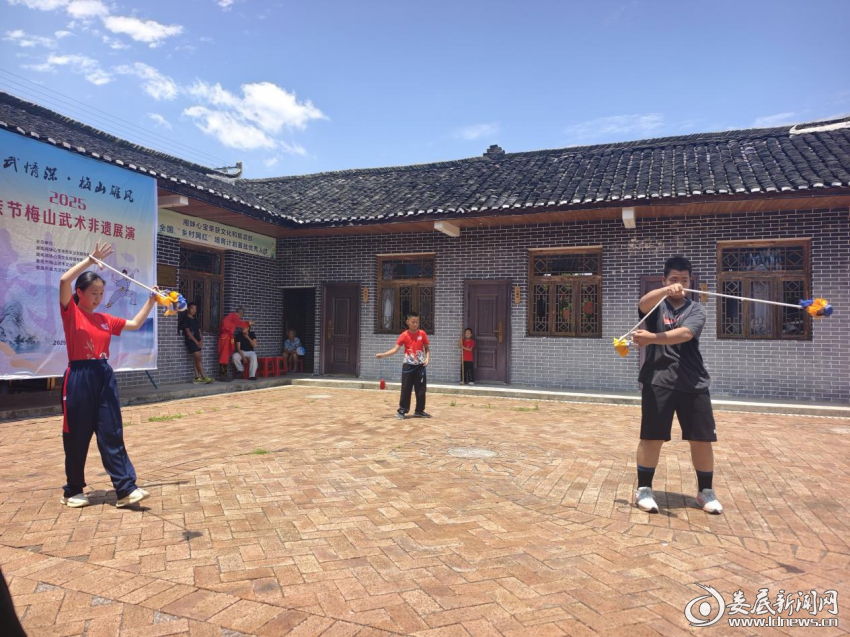 （活动现场）