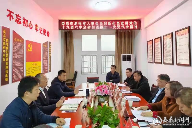 吴润民为组长的6个宣传工作队,制作宣讲口袋书800余册,深入县市区退役军人事务局、乡镇退役军人服务站和退役军人家中宣讲