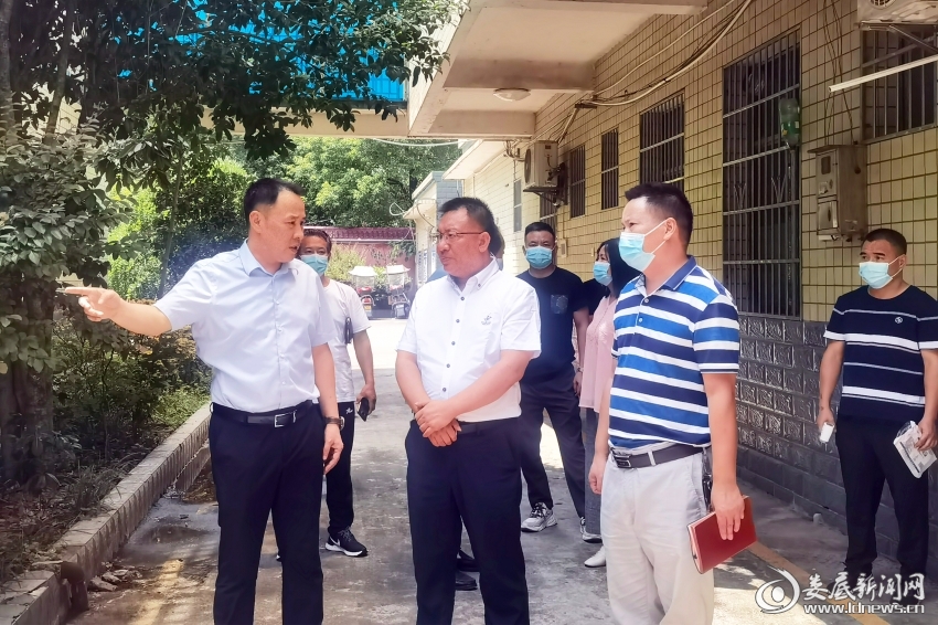 （娄底市退役军人事务局党组书记、局长刘新文在涟源市光荣院调研）