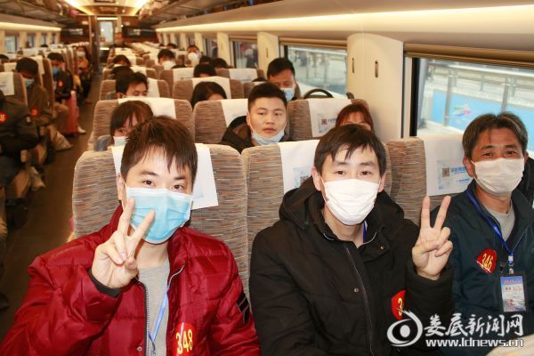 （抵达广州南站后将分别乘坐广东省人社厅和各企业组织派发的返岗大巴直接驶往9个地级市17家企业，全程实现出家门、上车门、进厂门&ldquo;点对点&rdquo;的出行服务 刘建安/摄）
